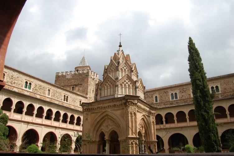 Hotel Hospederia del Real Monasterio Guadalupe  Esterno foto